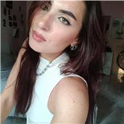 Laureata in Pittura presso l'Accademia Albertina di Belle Arti di Torino, Offre ripetizioni e aiuto studio per storia dell'arte e